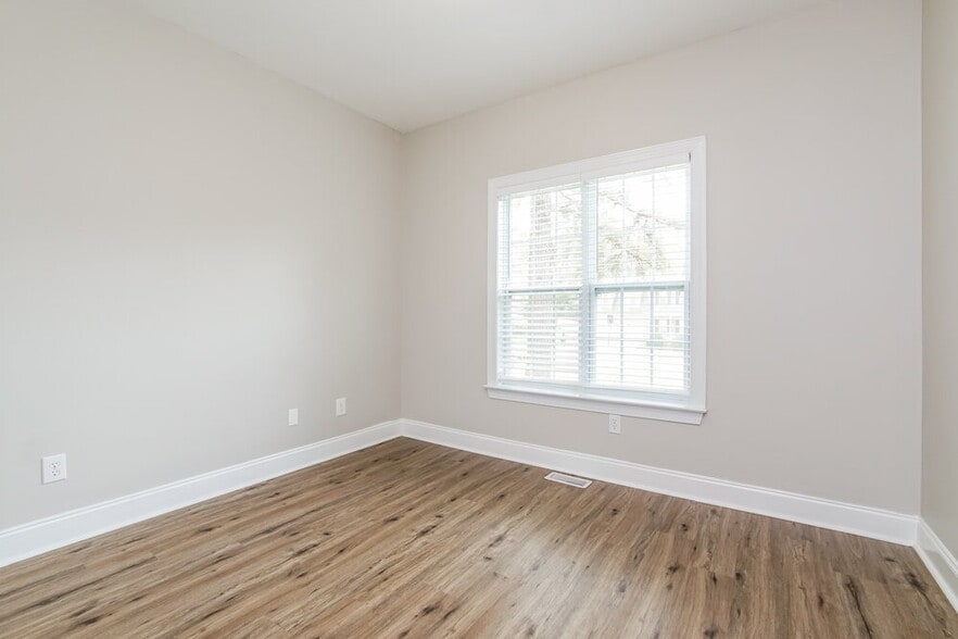 Building Photo - 253 Keller Dr