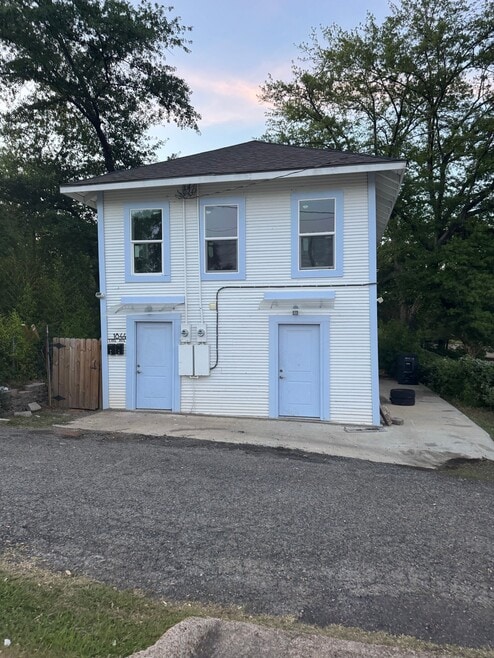 Building Photo - 1844 Line Ave