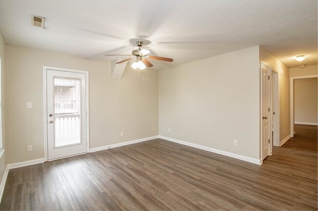 Building Photo - 1640 Golf Club Ln