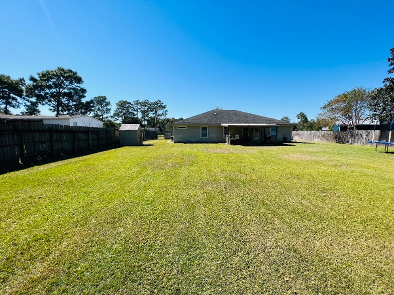 Building Photo - 2410 Salamanca St