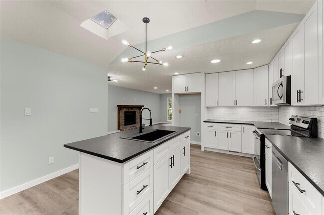 Building Photo - 2440 Red Fox Run NW
