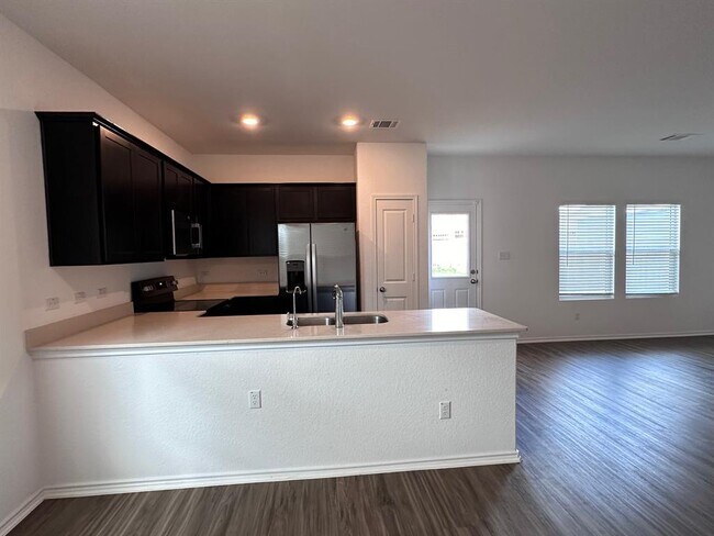 Building Photo - 1140 Cattail Ln