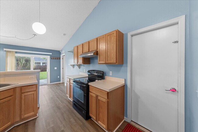 Building Photo - Palm Bay Gem