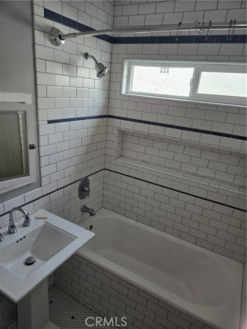 Building Photo - 4979 E 14th St