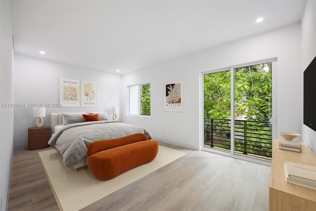 Building Photo - 3164 Plaza St