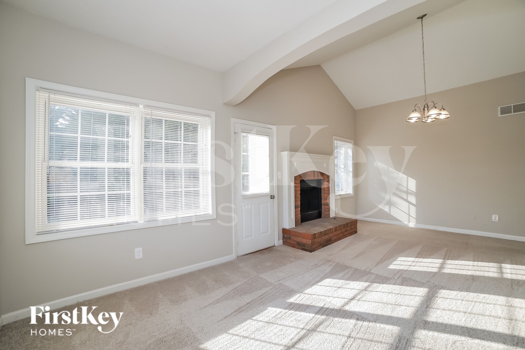 Building Photo - 1 N White Pines Dr