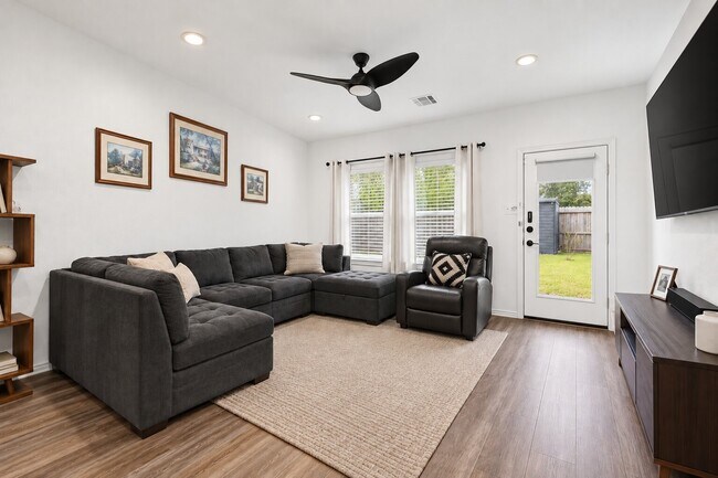 Building Photo - 5630 Vintage Oakmont Dr