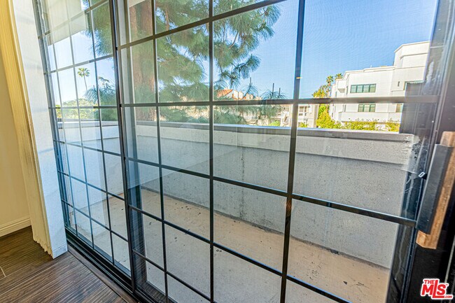 Building Photo - 860 S Lucerne Blvd