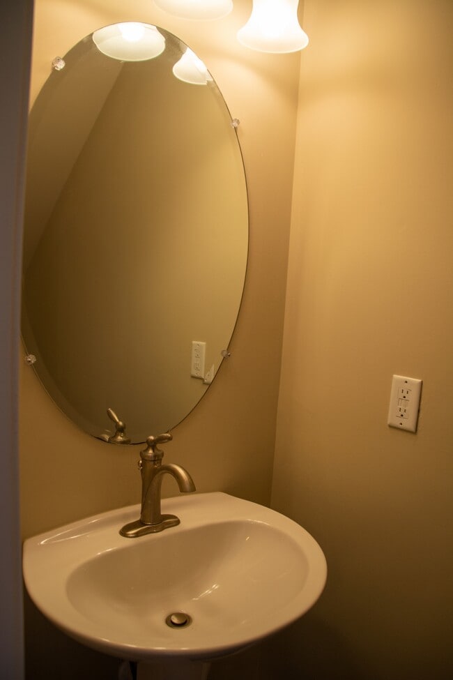 Building Photo - 122 Tuftin Dr