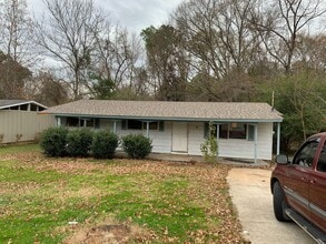 Building Photo - 77 Spence Ave