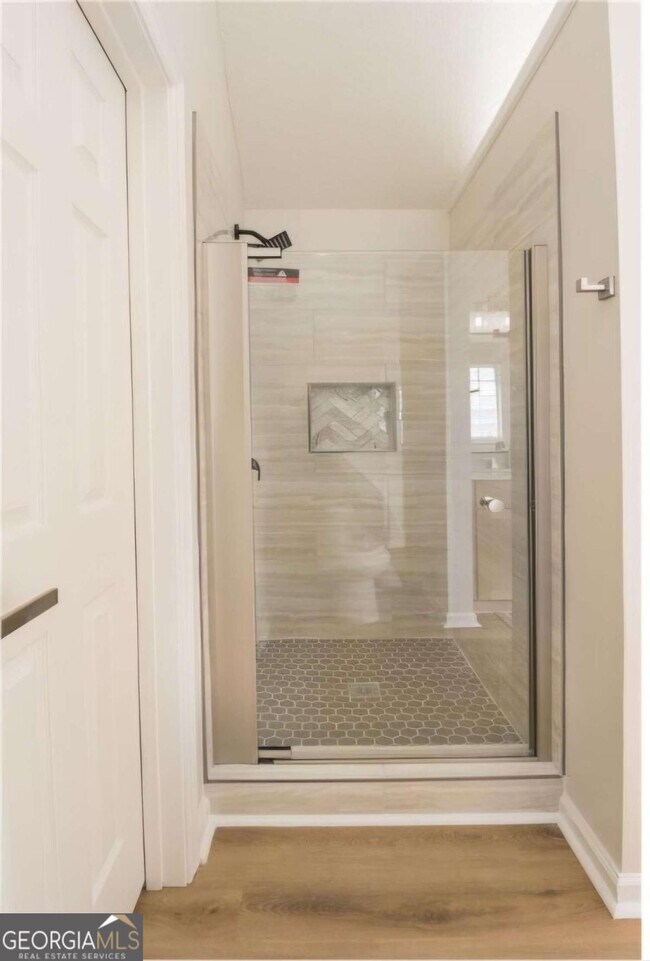 Building Photo - 833 Oakview Trce