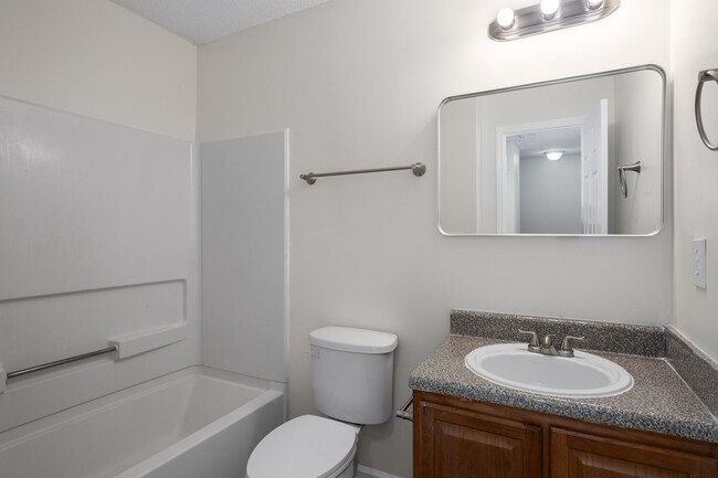 Building Photo - Beautiful Upgraded Townhome!