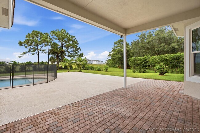 Building Photo - 5513 SW Windward Way