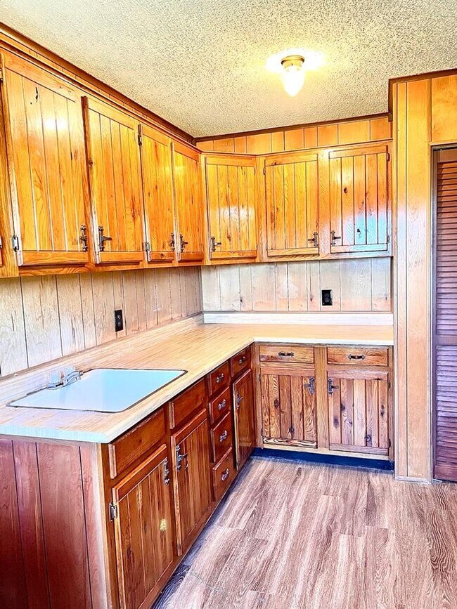 Building Photo - 18425 Blake Manor Rd