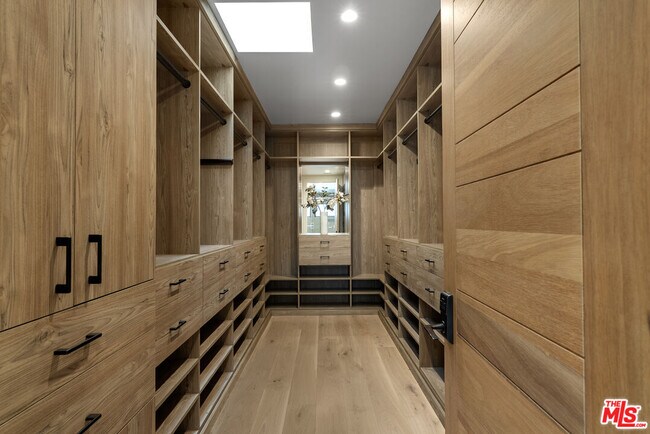 Building Photo - 521 Loring Ave