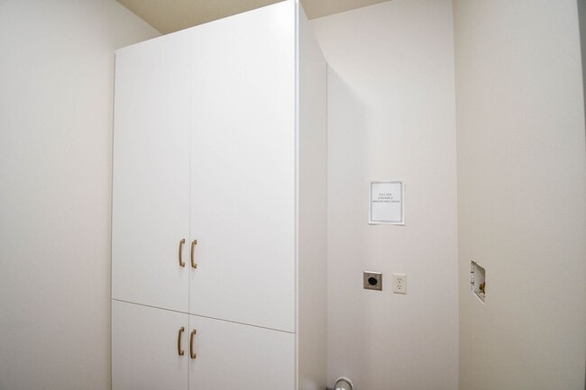 Building Photo - 5109 Manchester Ct