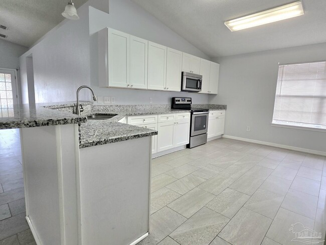 Building Photo - 4972 Genevive Ct
