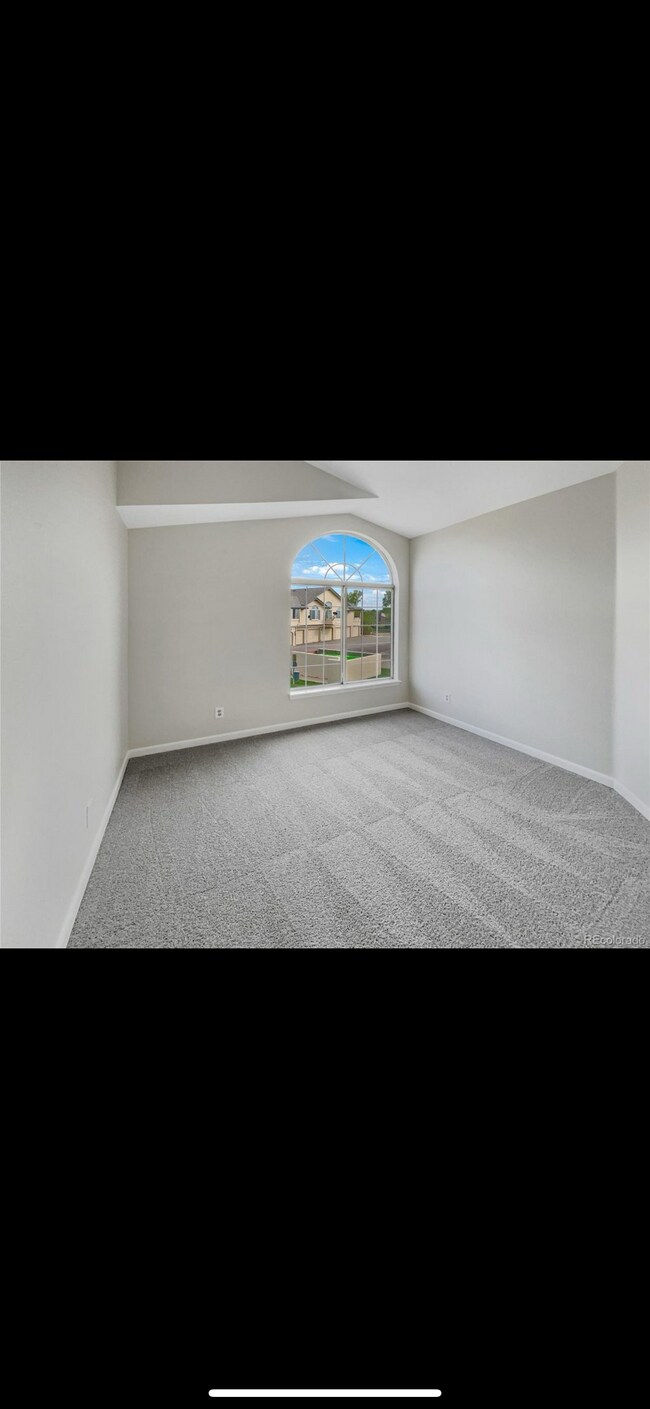 Building Photo - 8651 E Dry Creek Rd