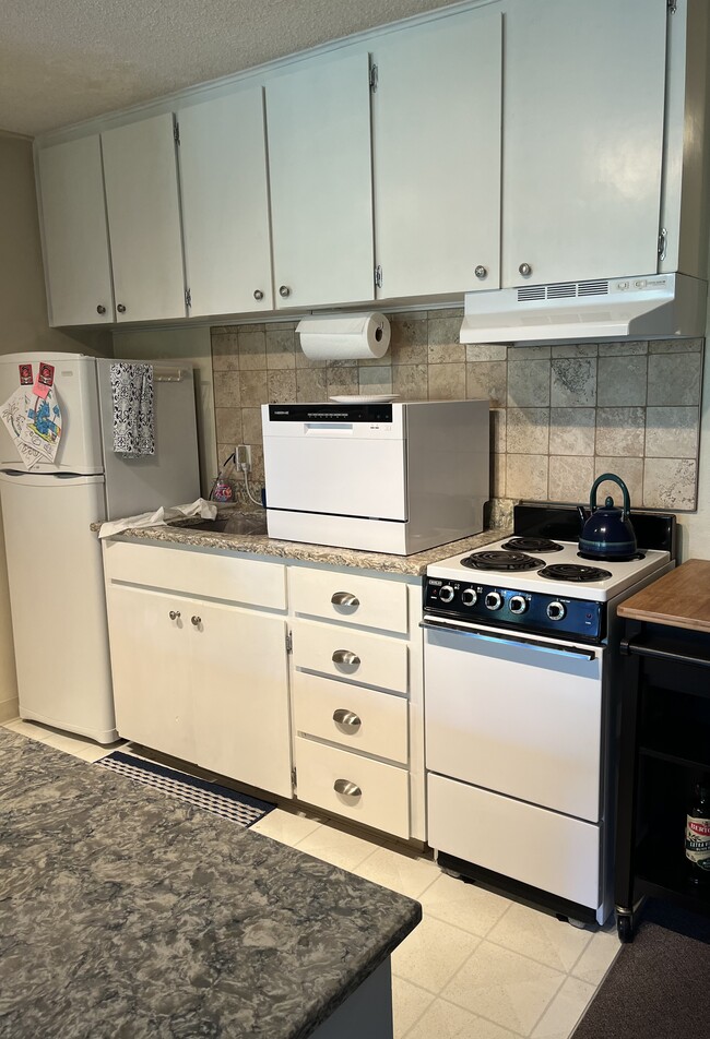 Building Photo - 48988 U.S. 101 S