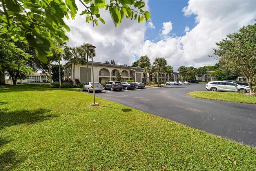 Building Photo - 2703 Nassau Bnd