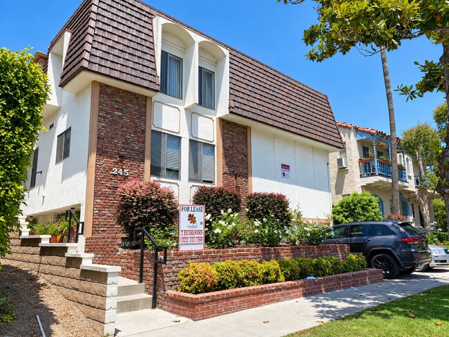 Building Photo - Doheny Drive Dream Home