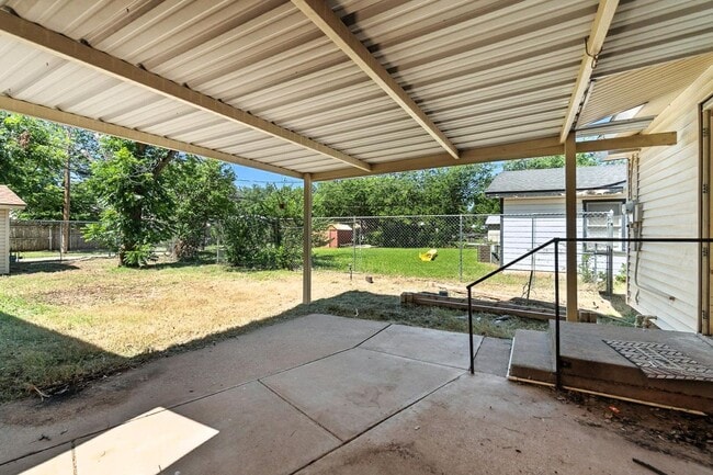 Building Photo - 3625 N 9th St