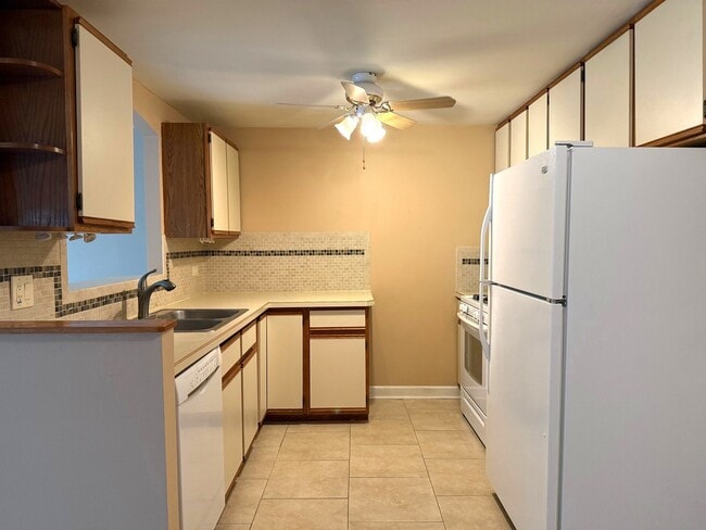 Building Photo - 933 Sagamore Dr