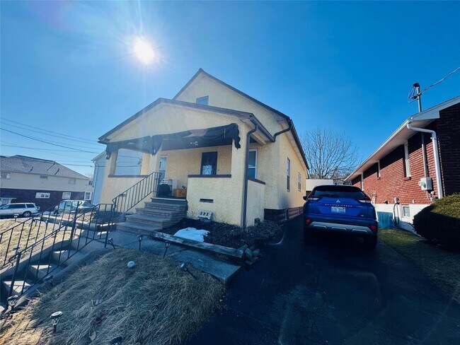 Building Photo - 503 Irving Ave