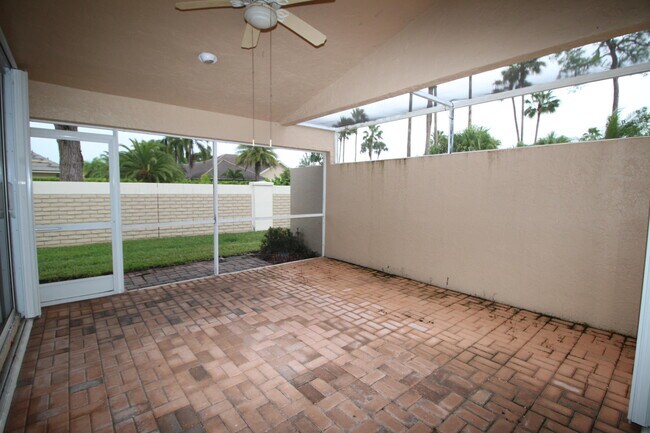 Building Photo - 404 Sabal Palm Ln