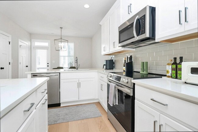 Building Photo - LoSo Terrace like new townhome available f...