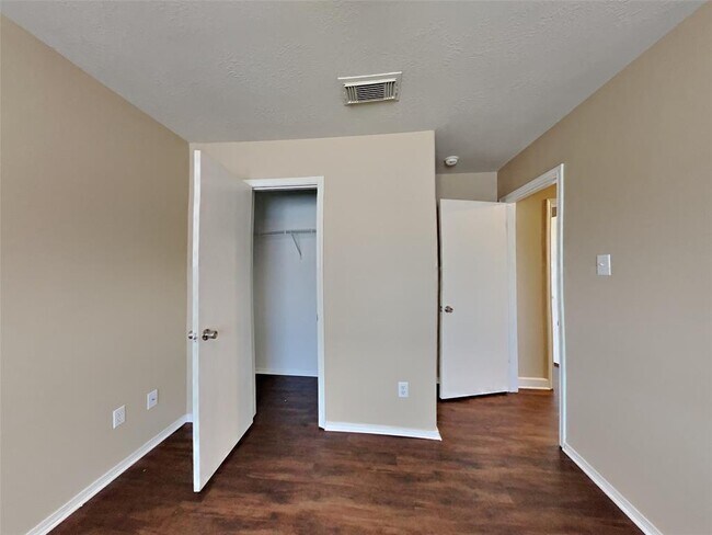 Building Photo - 14231 Bonham Oaks Ln