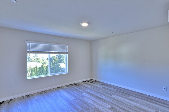 Building Photo - Brand New Luxury Townhomes