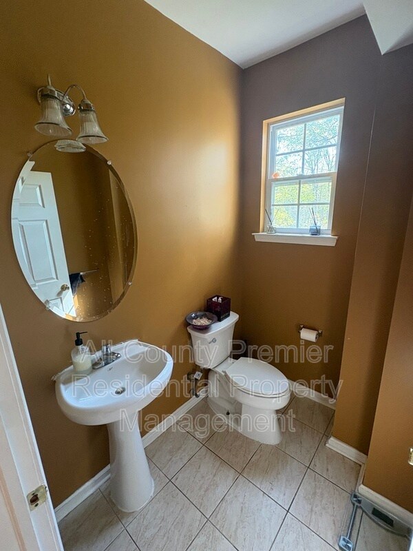 Building Photo - 74 Oxford Ct