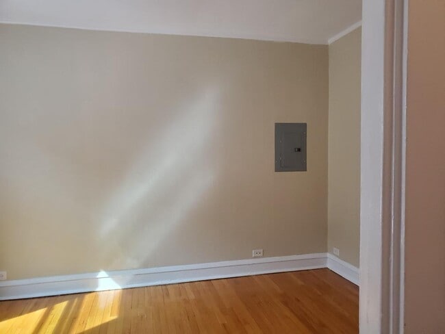 Building Photo - 804 Elmwood Ave