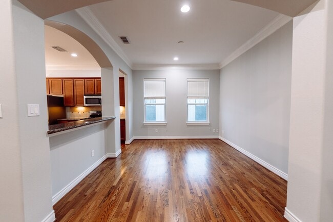 Building Photo - 1403 Dart St
