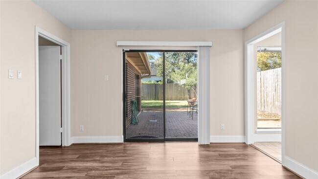 Building Photo - 1017 Howard Ln