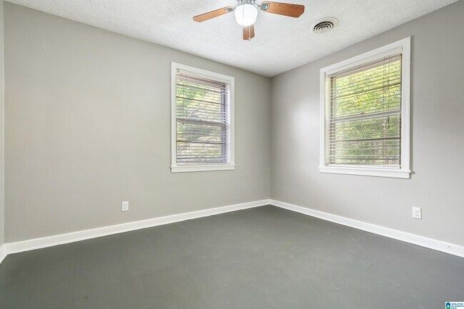 Building Photo - 1780 Valley Ave