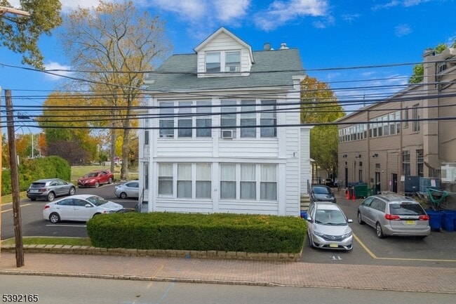Primary Photo - 10 N Passaic Ave