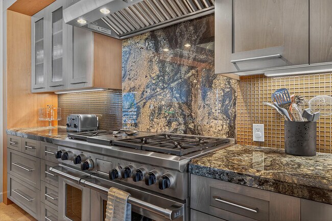 Building Photo - 9 Rockcrest