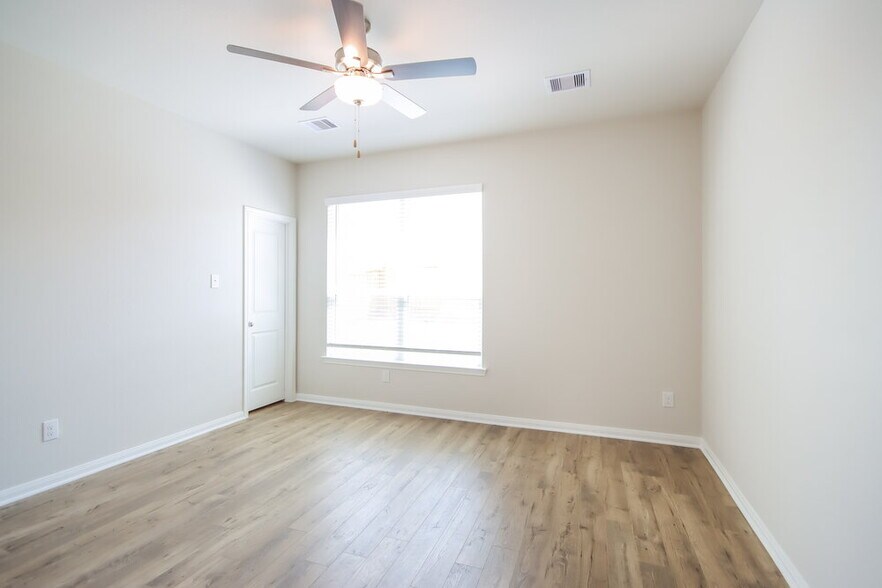 Building Photo - 15558 Caramel Spgs Dr