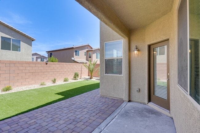 Building Photo - ** COMING SOON ** Modern Open-Concept Rental Home with White Shaker Kitchen Cabinets & Low-Mainte...