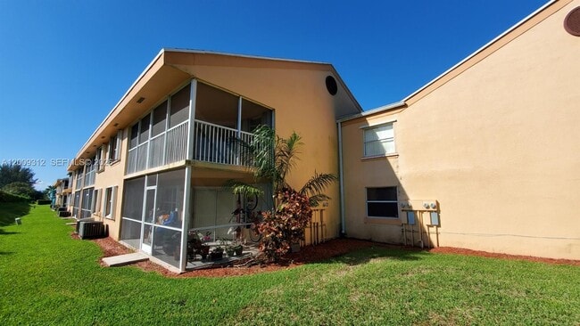 Building Photo - 2632 SE 19th Ct