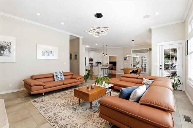 Building Photo - Luxury Living in Southeast Boise, 3-Car Garage, Hot Tub & Flexible Bonus Loft & Private/Secure Wo...