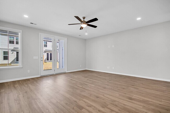Building Photo - 482 Green Fern Dr