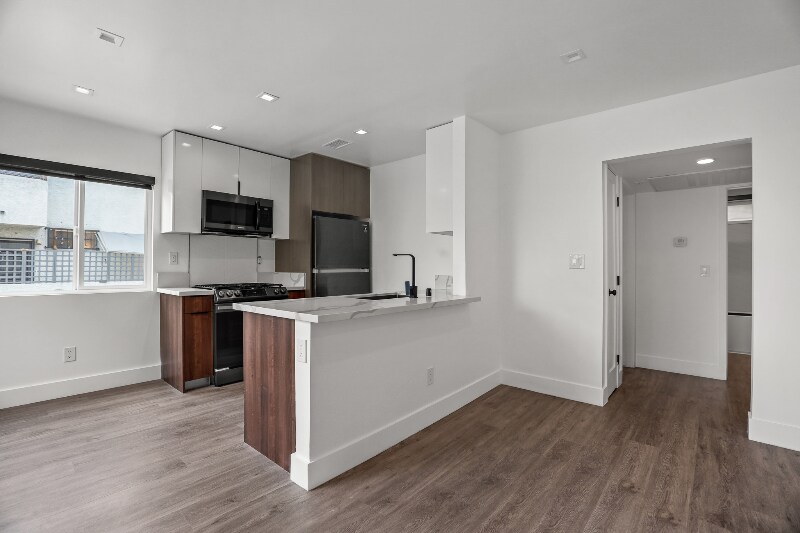 Building Photo - 701 N Hill Pl