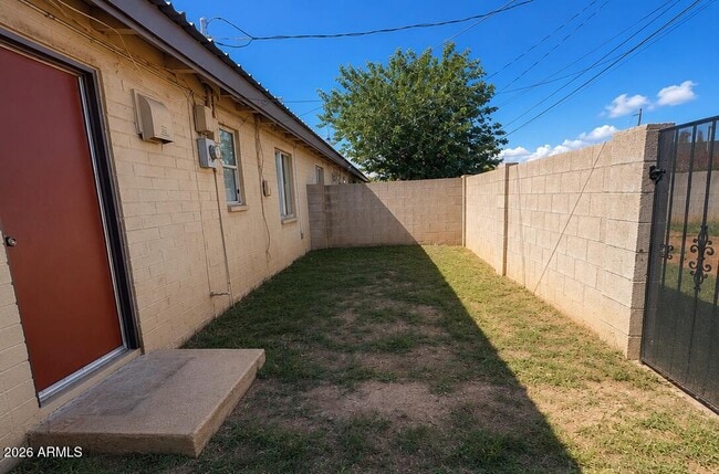Building Photo - 1800 E Fry Blvd