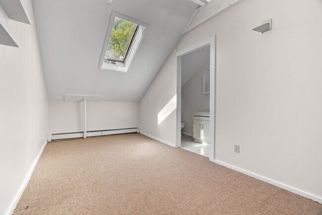 Building Photo - 15 Holton St