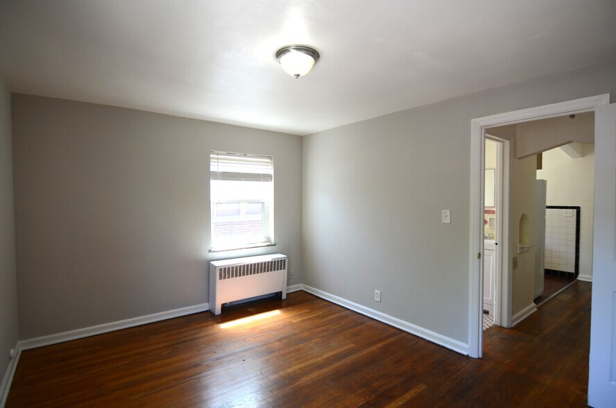 Building Photo - 5008 Newfield Ave