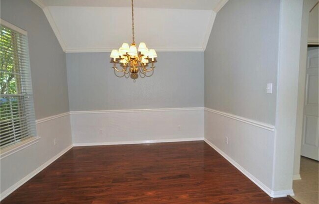 Building Photo - 1030 Walnut Pointe