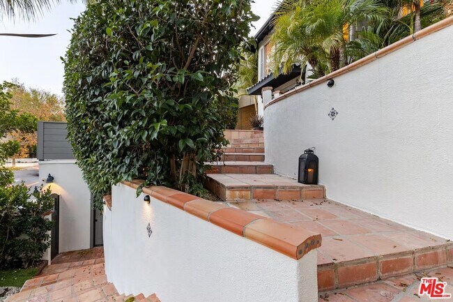 Building Photo - 12208 Laurel Terrace Dr